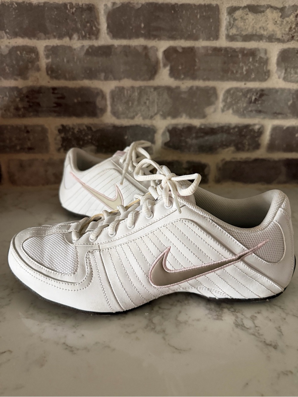 Nike Musique Women’s White Athletic Sneakers with Light Pink and metallic Swoosh